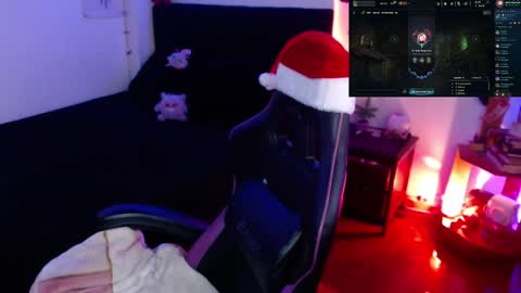 Snapshot of _lucyx__ chatting on 12/30/24, 09:40 Queen. Help me reach 100 thumbs up online show from 12/30/24, 09:40