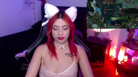 Snapshot of _lucyx__ chatting on 01/08/25, 12:17 Queen. Help me reach 100 thumbs up online show from 01/08/25, 12:17