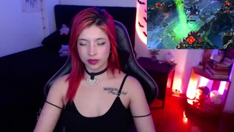 Snapshot of _lucyx__ chatting on 01/14/25, 12:22 Queen. Help me reach 100 thumbs up online show from 01/14/25, 12:22