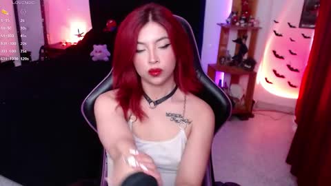 Snapshot of _lucyx__ chatting on 09/18/25, 07:27 Queen. Help me reach 100 thumbs up online show from 09/18/25, 07:27