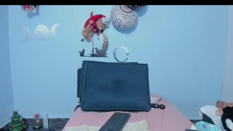 Snapshot of _luna__sweet_ chatting on 12/19/25, 09:00 luna sweet online show from 12/19/25, 09:00