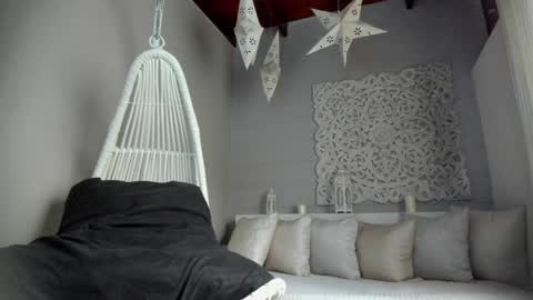 Snapshot of _luna_dupont_ chatting on 02/02/25, 02:34  Luna  online show from 02/02/25, 02:34