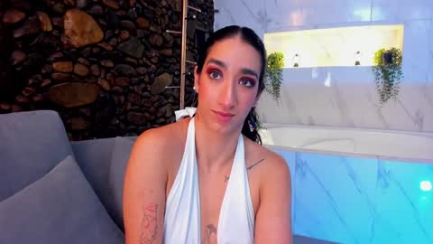 Snapshot of _luna_dupont_ chatting on 02/04/25, 03:15  Luna  online show from 02/04/25, 03:15