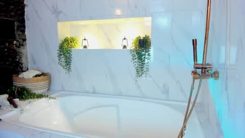 Snapshot of _luna_dupont_ chatting on 02/04/25, 06:38  Luna  online show from 02/04/25, 06:38