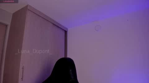 Snapshot of _luna_dupont_ chatting on 12/19/25, 01:01 Luna online show from 12/19/25, 01:01