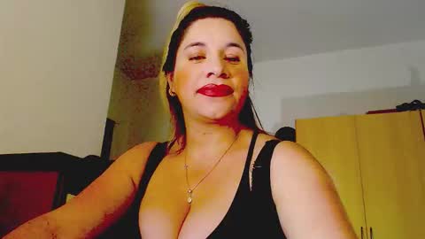 _lunagold_ online show from 03/17/26, 09:40