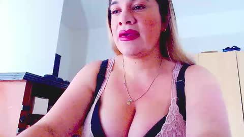 _lunagold_ online show from 03/23/26, 12:58