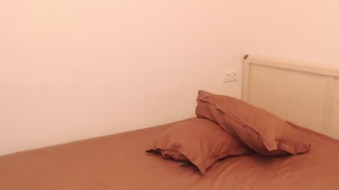 Snapshot of _lustica_ chatting on 01/04/25, 03:17 Anna online show from 01/04/25, 03:17