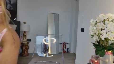 Snapshot of _luxie_ chatting on 09/11/25, 06:35 Luxie online show from 09/11/25, 06:35