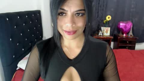 QUEEN online show from 11/12/25, 01:28