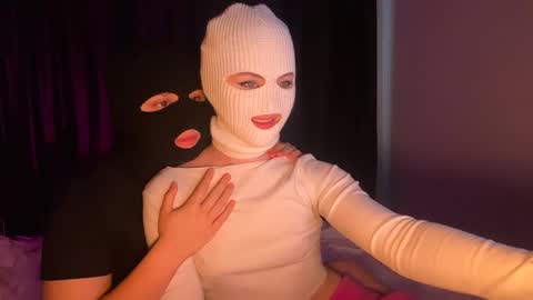 Snapshot of _mafiababes chatting on 02/12/25, 01:48 Chloe white Rebecca black online show from 02/12/25, 01:48