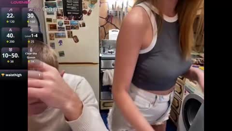 Snapshot of _magic_kis chatting on 11/21/25, 06:23 _magic_kis online show from 11/21/25, 06:23