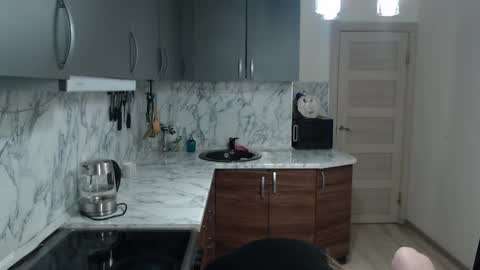 Snapshot of _mamma_mia_ chatting on 03/04/25, 10:49 Kate online show from 03/04/25, 10:49