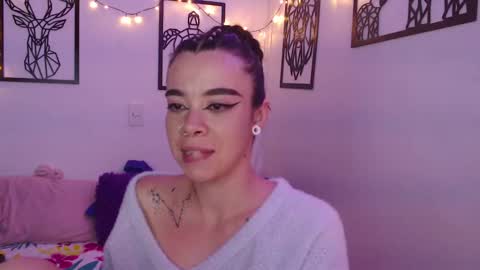 Snapshot of _marcela_wi chatting on 02/08/25, 01:00 Marce  online show from 02/08/25, 01:00