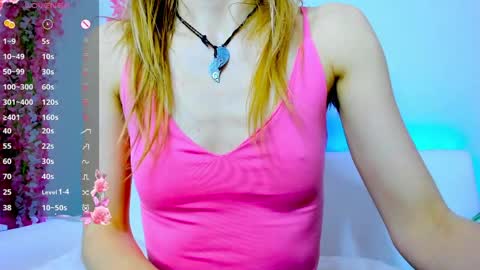 Snapshot of _mari_so chatting on 05/13/26, 10:23 Scarlett online show from 05/13/26, 10:23