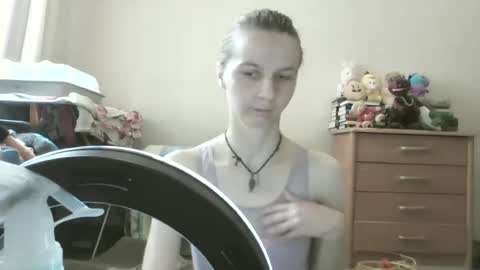 Snapshot of _mari_so chatting on 07/05/26, 10:22 Scarlett online show from 07/05/26, 10:22
