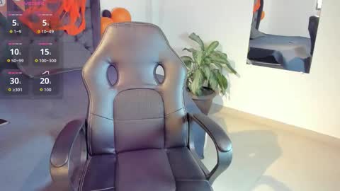 Snapshot of _maria_foxx_ chatting on 10/17/25, 08:44 Maria online show from 10/17/25, 08:44