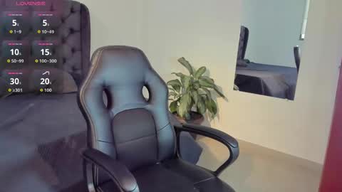 Snapshot of _maria_foxx_ chatting on 10/20/25, 07:03 Maria online show from 10/20/25, 07:03