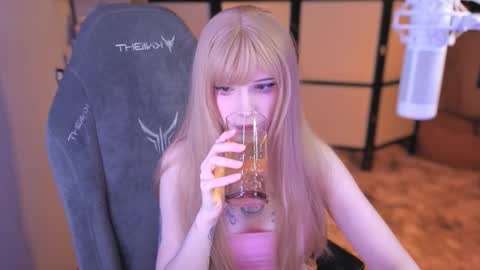 Mariko online show from 10/12/25, 03:11