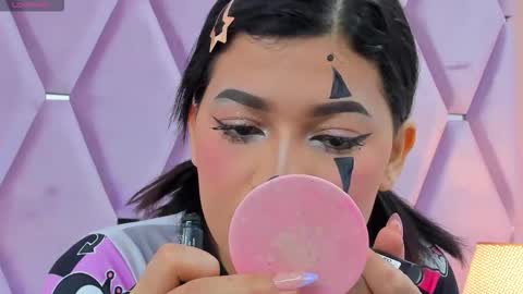 Snapshot of _maskedgirl_ chatting on 10/31/25, 11:44 Nahayo online show from 10/31/25, 11:44