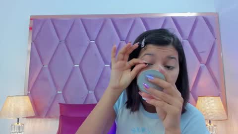 Snapshot of _maskedgirl_ chatting on 11/19/25, 11:43 Nahayo online show from 11/19/25, 11:43