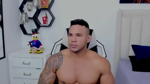 Snapshot of _matthew_santos_ chatting on 01/11/25, 12:07 _matthew_santos_ online show from 01/11/25, 12:07