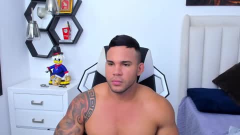 Snapshot of _matthew_santos_ chatting on 01/17/25, 10:45 _matthew_santos_ online show from 01/17/25, 10:45