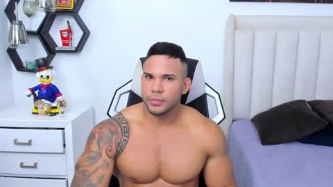 Snapshot of _matthew_santos_ chatting on 01/30/25, 10:51 _matthew_santos_ online show from 01/30/25, 10:51