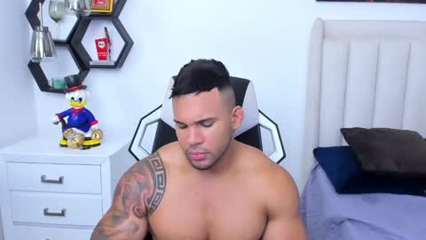 Snapshot of _matthew_santos_ chatting on 02/01/25, 02:05 _matthew_santos_ online show from 02/01/25, 02:05