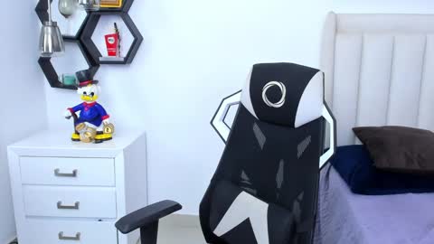 _matthew_santos_ online show from 02/03/25, 09:50