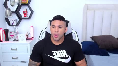 _matthew_santos_ online show from 03/11/25, 09:26