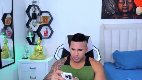 Snapshot of _matthew_santos_ chatting on 09/30/25, 10:48 _matthew_santos_ online show from 09/30/25, 10:48