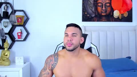 Snapshot of _matthew_santos_ chatting on 11/28/25, 11:07 _matthew_santos_ online show from 11/28/25, 11:07