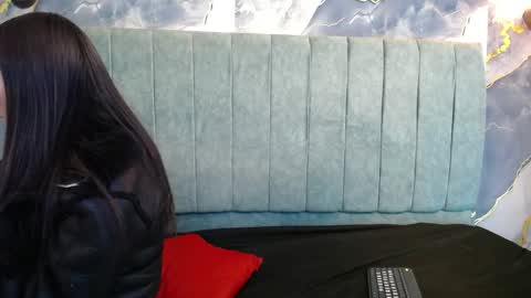 Snapshot of _mave chatting on 04/11/26, 02:32 Mave online show from 04/11/26, 02:32