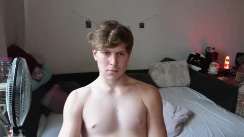 Snapshot of _medaed20_ chatting on 10/10/25, 01:32 Medaed20 online show from 10/10/25, 01:32