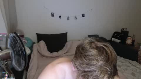 Snapshot of _medaed20_ chatting on 10/16/25, 07:48 Medaed20 online show from 10/16/25, 07:48