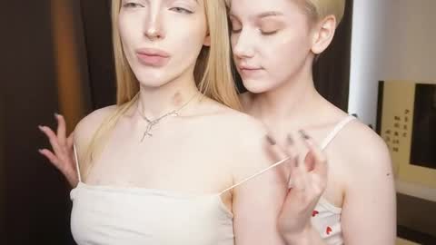Elva and Kate  online show from 05/08/26, 05:46