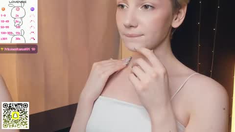 Snapshot of _medal_of_horny_ chatting on 06/05/26, 07:14 Elva and Kate online show from 06/05/26, 07:14