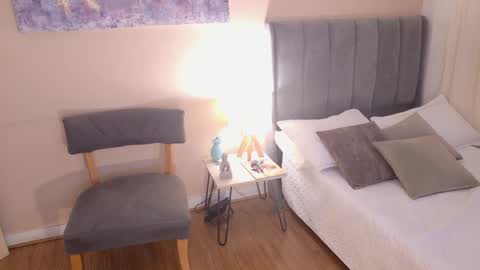 Snapshot of _megaan__ chatting on 04/13/26, 11:48 Megan online show from 04/13/26, 11:48