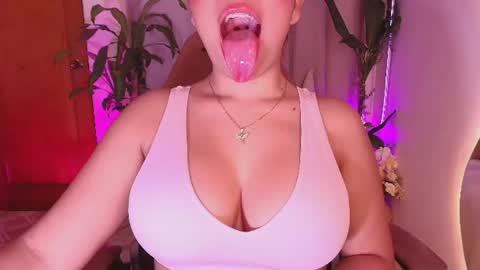 Snapshot of _megan_akbar chatting on 06/22/26, 10:34 Marce online show from 06/22/26, 10:34