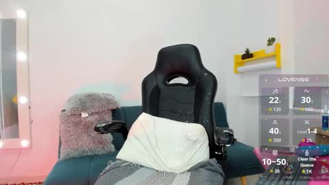 Juli online show from 12/03/25, 08:51