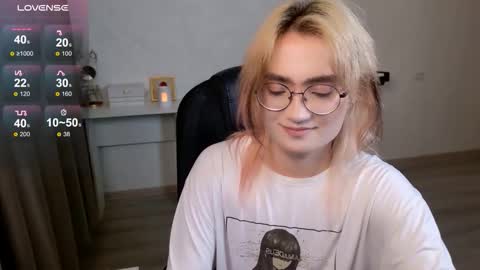 Snapshot of _meow_neko_ chatting on 11/09/25, 08:29 _meow_neko_ online show from 11/09/25, 08:29