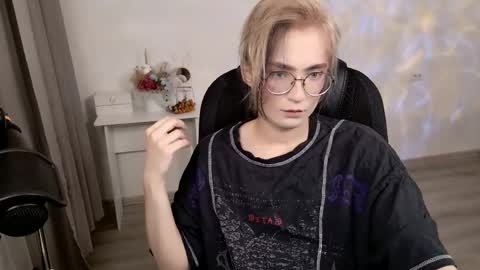 Snapshot of _meow_neko_ chatting on 04/07/26, 02:12 _meow_neko_ online show from 04/07/26, 02:12