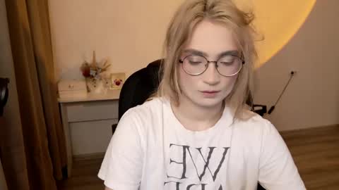 Snapshot of _meow_neko_ chatting on 05/11/26, 04:48 _meow_neko_ online show from 05/11/26, 04:48