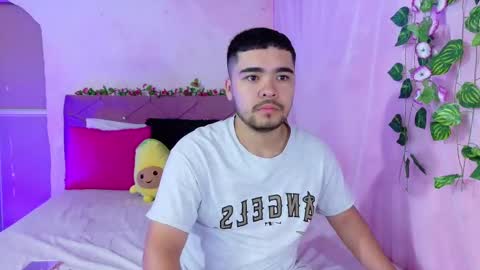 Snapshot of _mia_and_mike_ chatting on 09/18/25, 02:08  Mia y Mike  online show from 09/18/25, 02:08