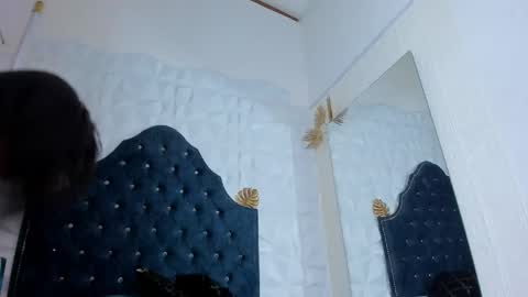 Snapshot of _mia_milf_ chatting on 04/19/26, 06:10 _mia_milf_ online show from 04/19/26, 06:10