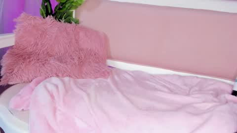 mia online show from 11/19/25, 01:16