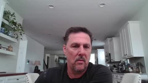 Snapshot of _mike_likes chatting on 04/25/26, 08:50 Mike online show from 04/25/26, 08:50