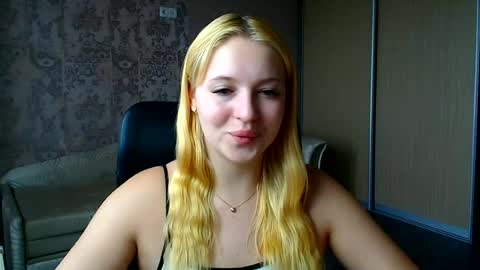 Snapshot of _mila_la_ chatting on 06/13/26, 06:55 Melanie online show from 06/13/26, 06:55