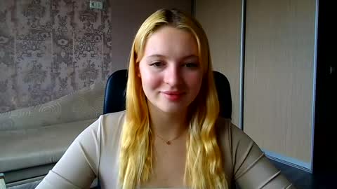 Snapshot of _mila_la_ chatting on 07/10/26, 11:35 Melanie online show from 07/10/26, 11:35
